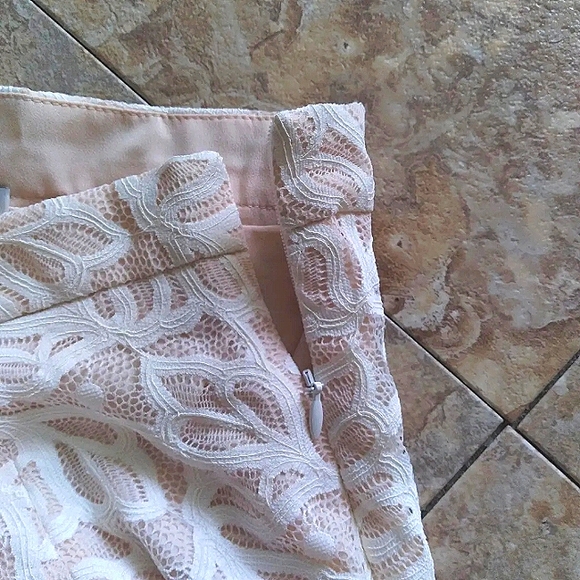 Sandro Paris Guipure Lace Overlay mini skirt, size Medium - Picture 5 of 7